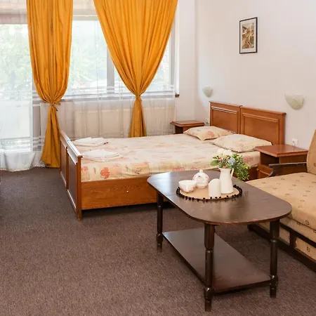 комплекс плавис Hotel Treavna