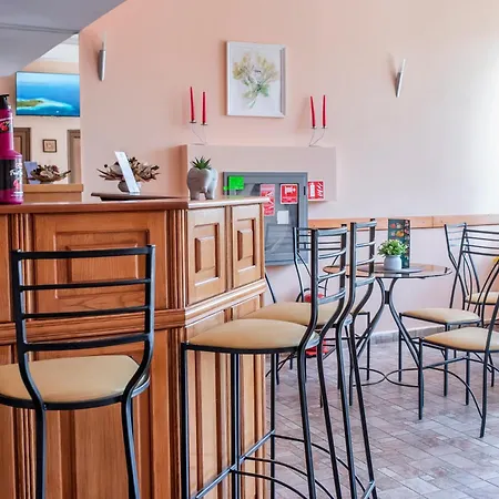Hotel комплекс плавис Treavna