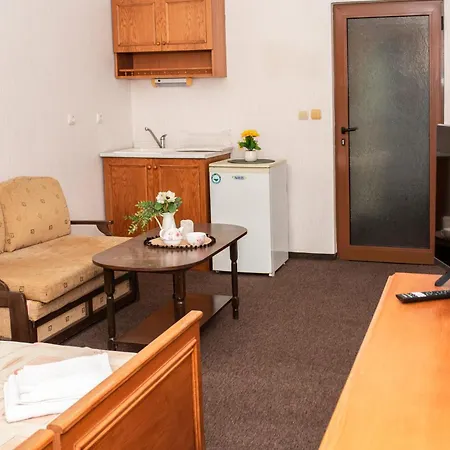 комплекс плавис Hotel Trjavna